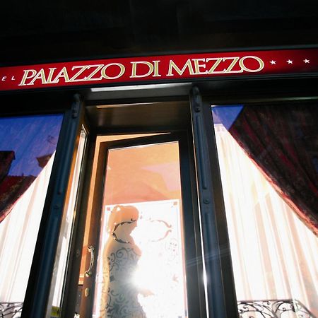 Hotel Palazzo Di Mezzo Carrù Exterior foto
