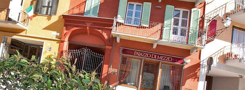 Hotel Palazzo Di Mezzo Carrù Exterior foto