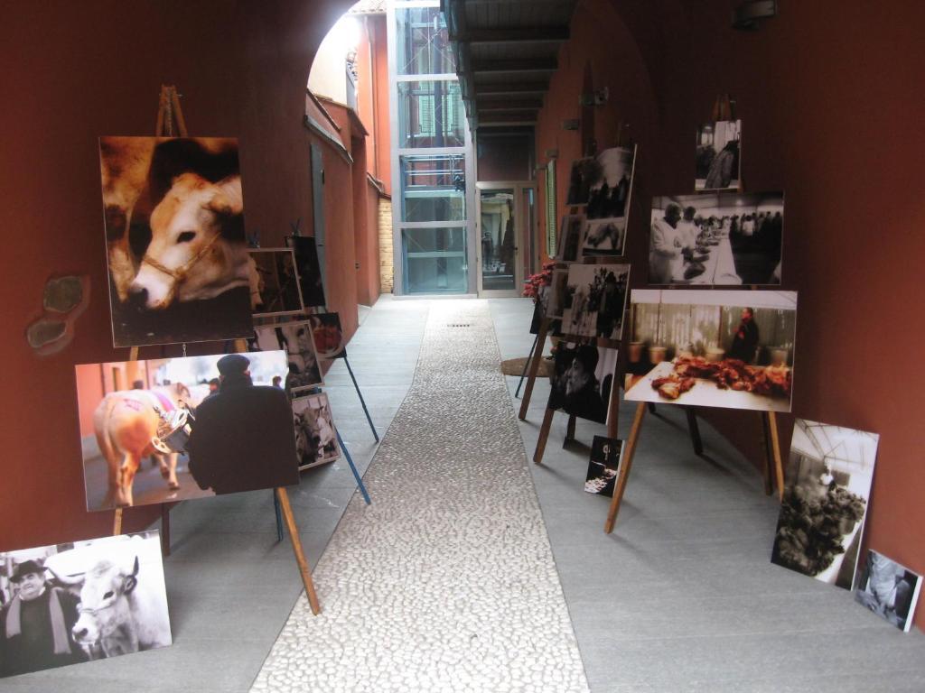 Hotel Palazzo Di Mezzo Carrù Exterior foto