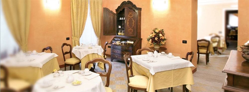 Hotel Palazzo Di Mezzo Carrù Exterior foto